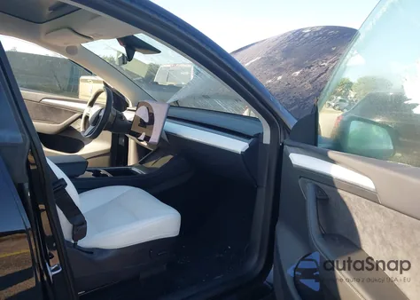 2023 Tesla Model Y Performance Dual Motor All-Wheel Drive z USA, uszkodzony, nr VIN 7SAYGDEF8PF662376